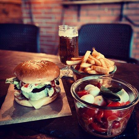 WISSLER // Bar & Burgers