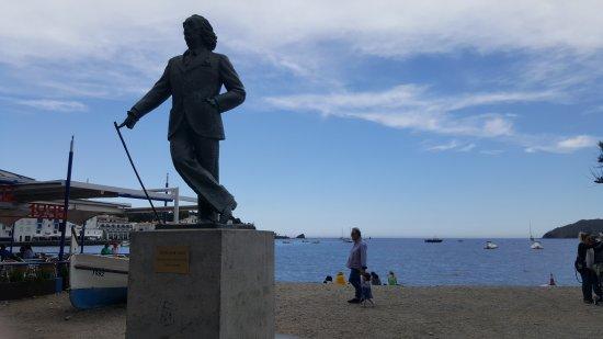 la Estatua de Salvador Dalí