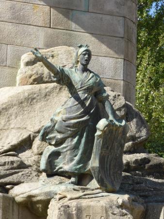il Monumento agli Eroi di Ponte Sampayo